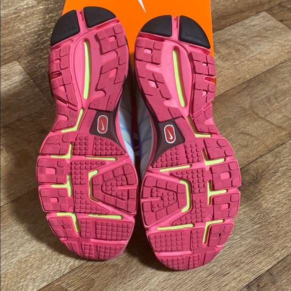 Nike - Picture 5 of 5